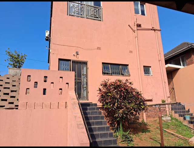5 BEDROOM HOUSE FOR SALE IN BLUFF